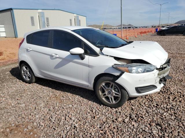 3FADP4EJ8JM121899 - 2018 FORD FIESTA SE WHITE photo 4