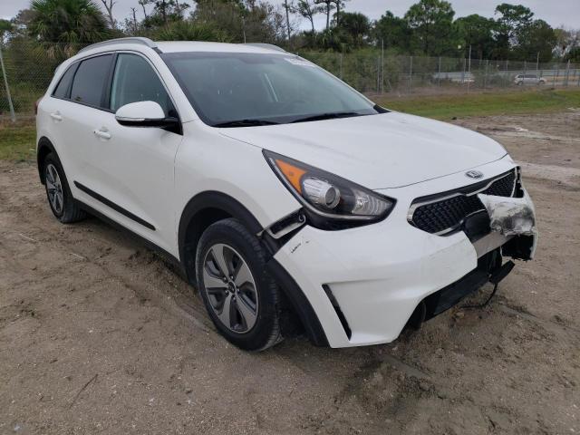 KNDCC3LC4K5220534 - 2019 KIA NIRO EX WHITE photo 4