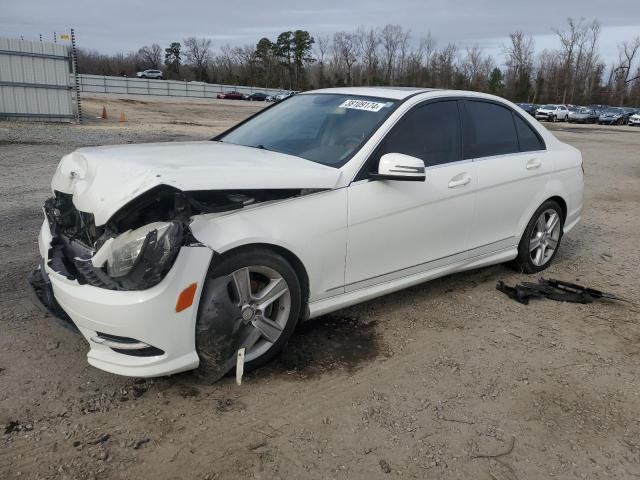 WDDGF5EB1BR138171 - 2011 MERCEDES-BENZ C 300 WHITE photo 1