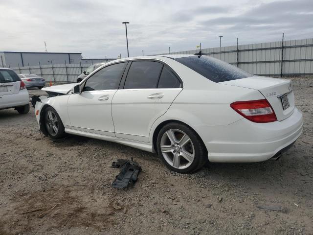 WDDGF5EB1BR138171 - 2011 MERCEDES-BENZ C 300 WHITE photo 2