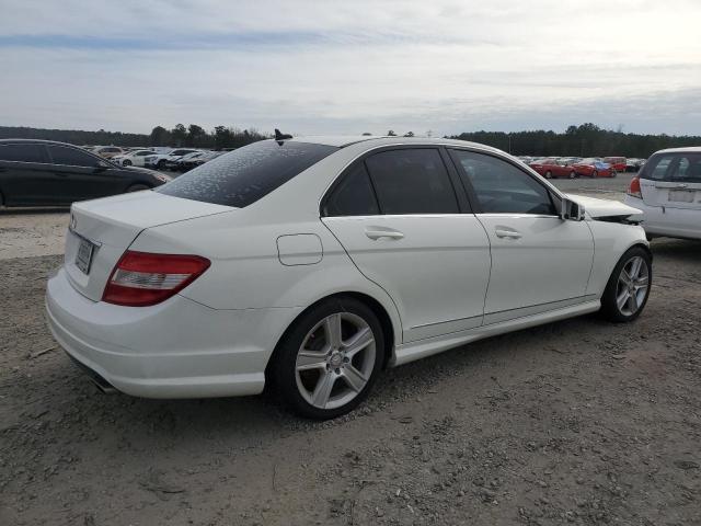 WDDGF5EB1BR138171 - 2011 MERCEDES-BENZ C 300 WHITE photo 3