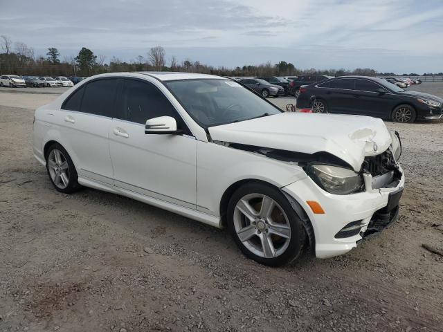 WDDGF5EB1BR138171 - 2011 MERCEDES-BENZ C 300 WHITE photo 4