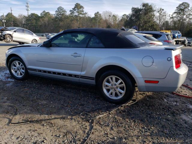 1ZVFT84NX75358982 - 2007 FORD MUSTANG SILVER photo 2
