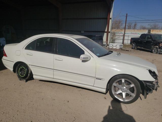 WDBRF52H67F932554 - 2007 MERCEDES-BENZ C 230 WHITE photo 4