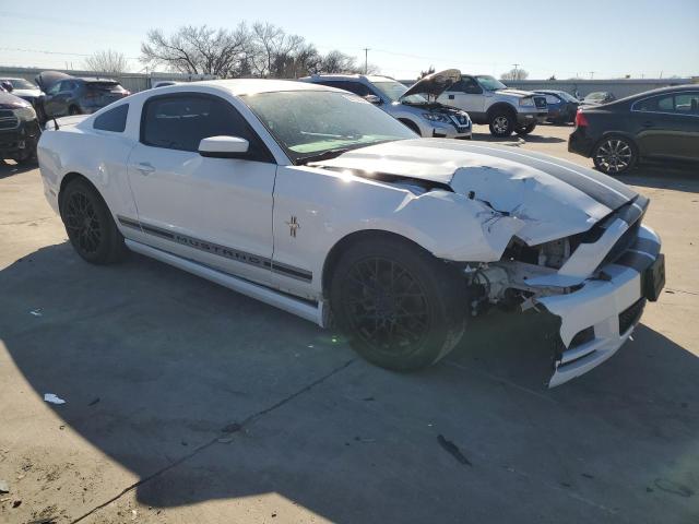 1ZVBP8AM9E5254561 - 2014 FORD MUSTANG WHITE photo 4