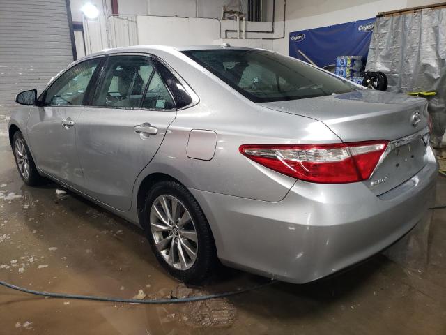 4T1BF1FKXHU691110 - 2017 TOYOTA CAMRY LE SILVER photo 2