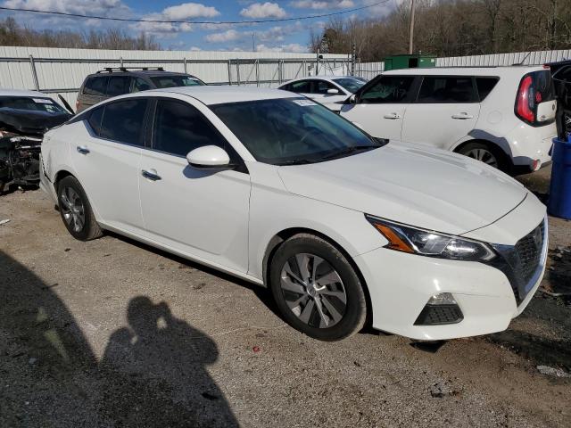 1N4BL4BV3KC169386 - 2019 NISSAN ALTIMA S WHITE photo 4