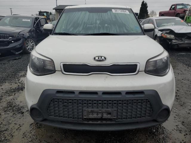 KNDJN2A22G7327888 - 2016 KIA SOUL WHITE photo 5