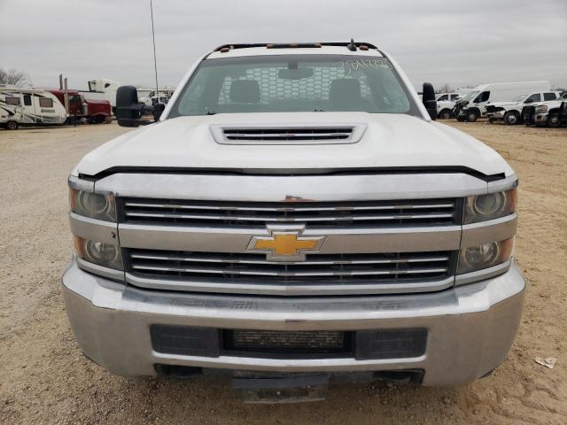 1GB3CYCY9JF248335 - 2018 CHEVROLET SILVERADO C3500 WHITE photo 5