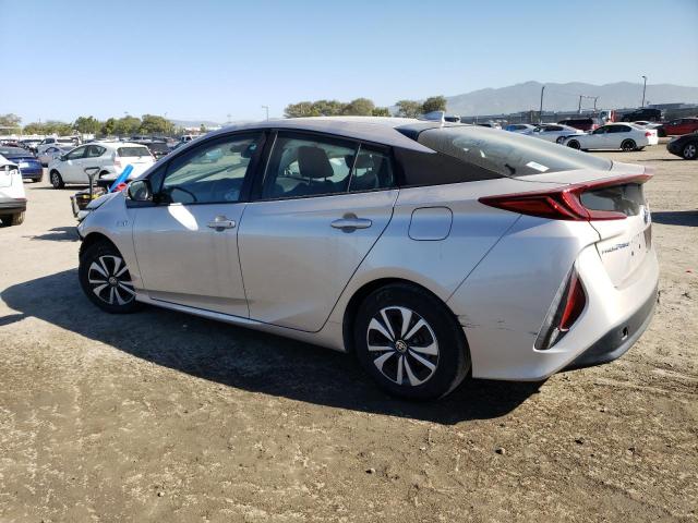 JTDKARFP2J3079699 - 2018 TOYOTA PRIUS PRIM Silber Foto 2