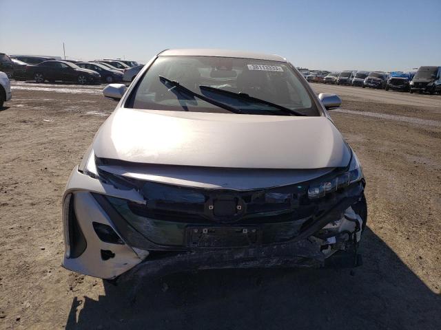 JTDKARFP2J3079699 - 2018 TOYOTA PRIUS PRIM Silber Foto 5
