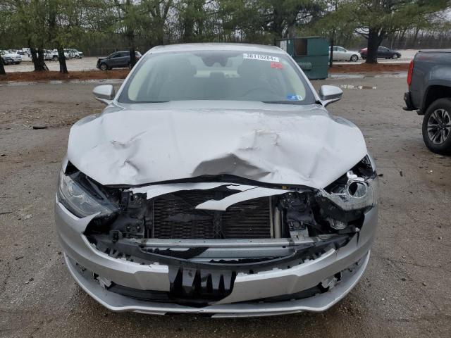 3FA6P0H79HR388953 - 2017 FORD FUSION SE SILVER photo 5