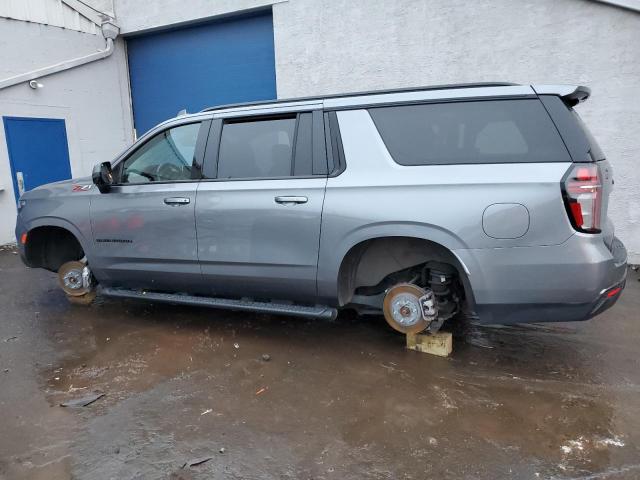 1GNSKDKD5NR250628 - 2022 CHEVROLET SUBURBAN K1500 Z71 GRAY photo 2