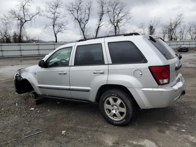 1J8HR48NX8C229854 - 2008 JEEP GRAND CHER LAREDO SILVER photo 2