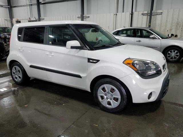 KNDJT2A56C7462656 - 2012 KIA SOUL WHITE photo 4