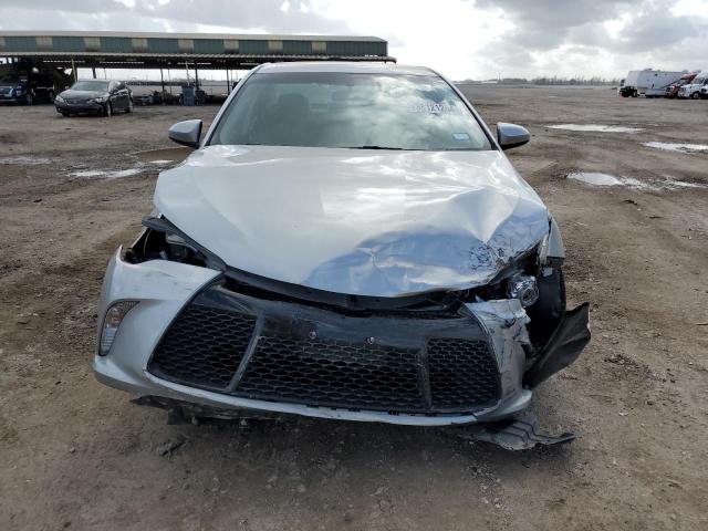 4T1BF1FK5GU220335 - 2016 TOYOTA CAMRY LE SILVER photo 5