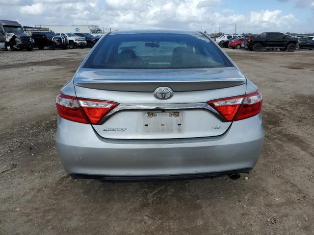 4T1BF1FK5GU220335 - 2016 TOYOTA CAMRY LE SILVER photo 6