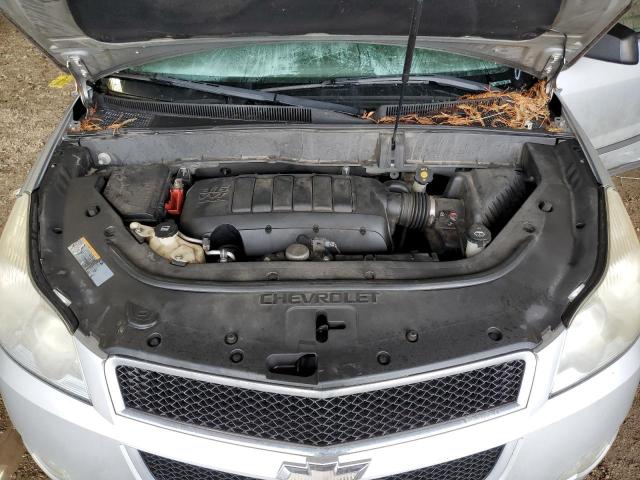 1GNKRFEDXCJ402823 - 2012 CHEVROLET TRAVERSE LS SILVER photo 12