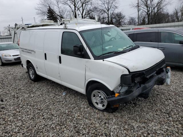 1GCWGAFF6H1344896 - 2017 CHEVROLET EXPRESS G2 WHITE photo 4