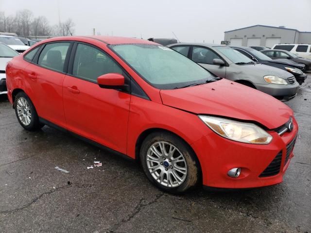 1FAHP3F29CL142056 - 2012 FORD FOCUS SE RED photo 4