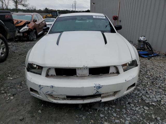 1ZVBP8AMXC5209223 - 2012 FORD MUSTANG WHITE photo 5