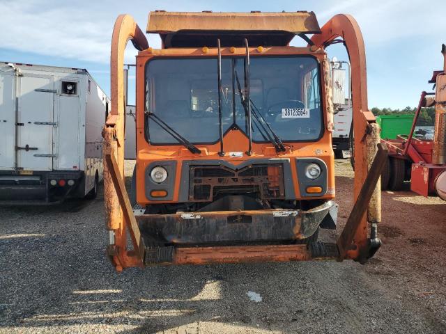 1M2AV02C2AM005901 - 2010 MACK 600 MRU600 ORANGE photo 9