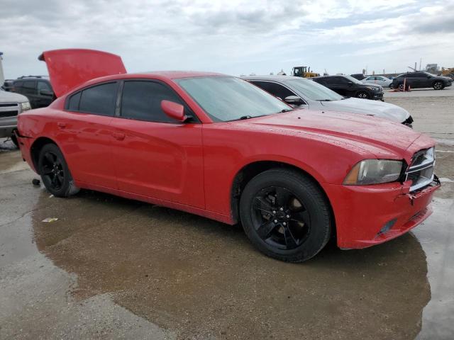 2C3CDXBG3DH583237 - 2013 DODGE CHARGER SE RED photo 4