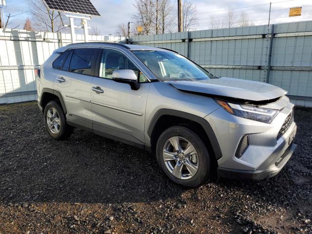 2T3RWRFV0NW142476 - 2022 TOYOTA RAV4 XLE SILVER photo 4