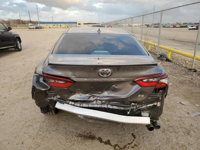 4T1G11AK7MU570928 - 2021 TOYOTA CAMRY SE GRAY photo 6