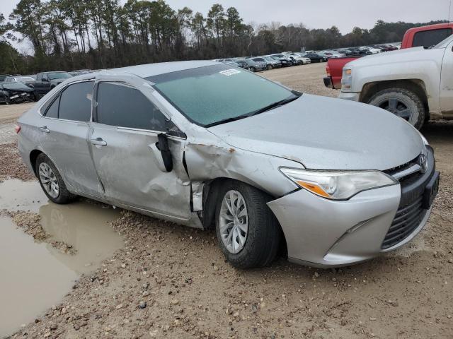 4T1BF1FK1HU749136 - 2017 TOYOTA CAMRY LE SILVER photo 4