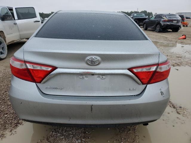 4T1BF1FK1HU749136 - 2017 TOYOTA CAMRY LE SILVER photo 6