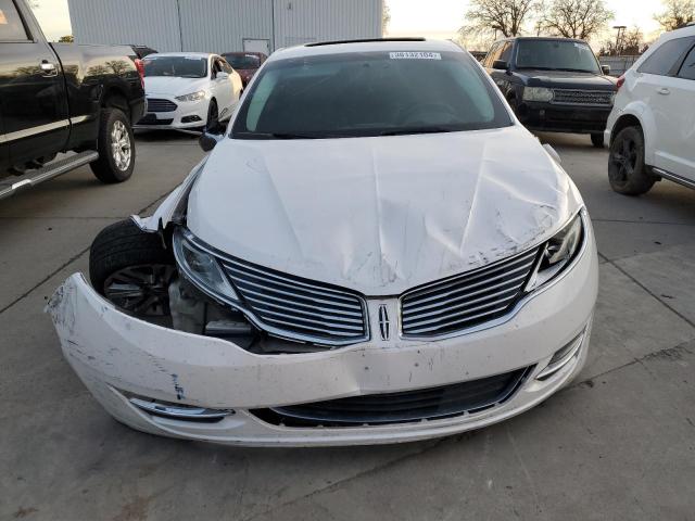 3LN6L2GK4GR629240 - 2016 LINCOLN MKZ WHITE photo 5