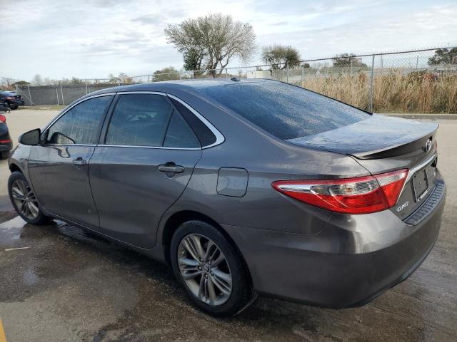 4T1BF1FK7GU134069 - 2016 TOYOTA CAMRY LE GRAY photo 2