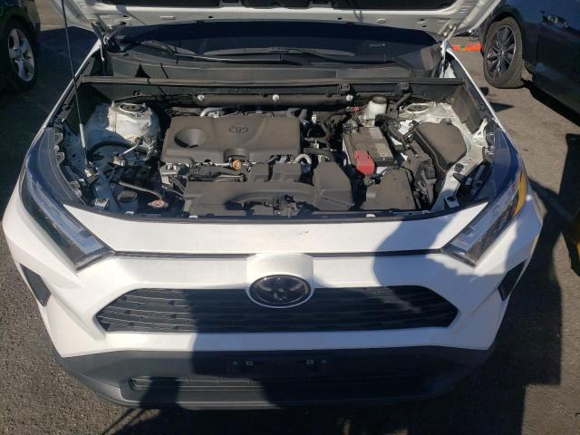 2T3W1RFV9NC185748 - 2022 TOYOTA RAV4 XLE WHITE photo 11