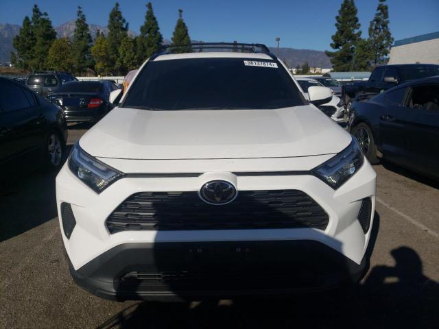 2T3W1RFV9NC185748 - 2022 TOYOTA RAV4 XLE WHITE photo 5