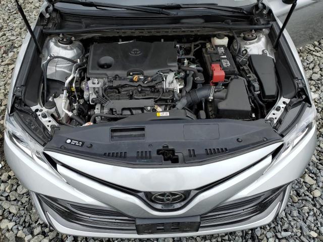 4T1B11HK6JU050747 - 2018 TOYOTA CAMRY L SILVER photo 11