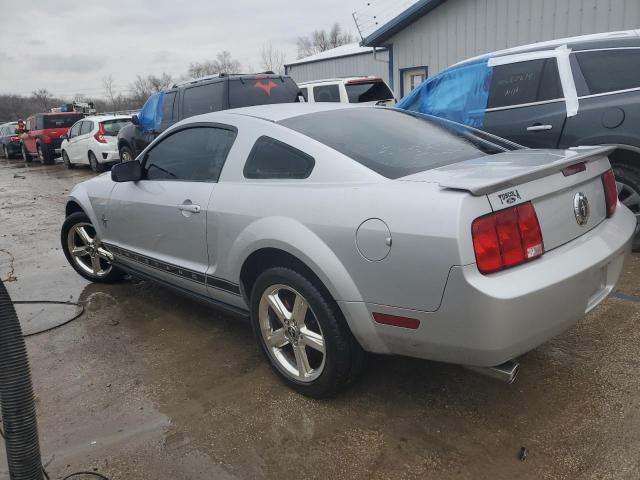 1ZVHT80N985152701 - 2008 FORD MUSTANG SILVER photo 2