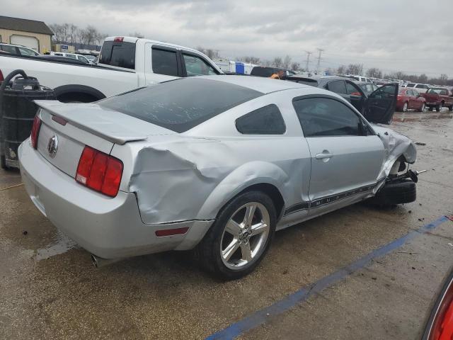 1ZVHT80N985152701 - 2008 FORD MUSTANG SILVER photo 3