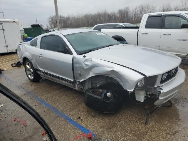 1ZVHT80N985152701 - 2008 FORD MUSTANG SILVER photo 4