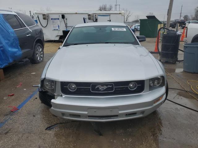 1ZVHT80N985152701 - 2008 FORD MUSTANG SILVER photo 5