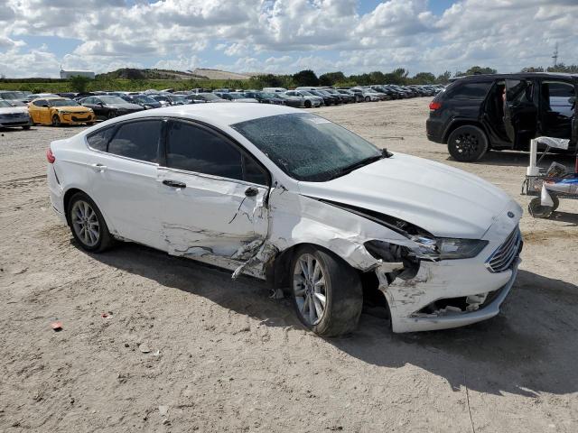 3FA6P0LU7HR385921 - 2017 FORD FUSION SE HYBRID WHITE photo 4