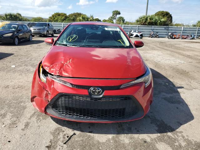 5YFEPMAE4MP254003 - 2021 TOYOTA COROLLA LE RED photo 5