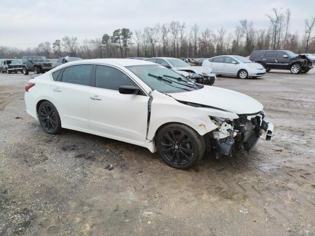 1N4AL3APXHC242044 - 2017 NISSAN ALTIMA 2.5 WHITE photo 4