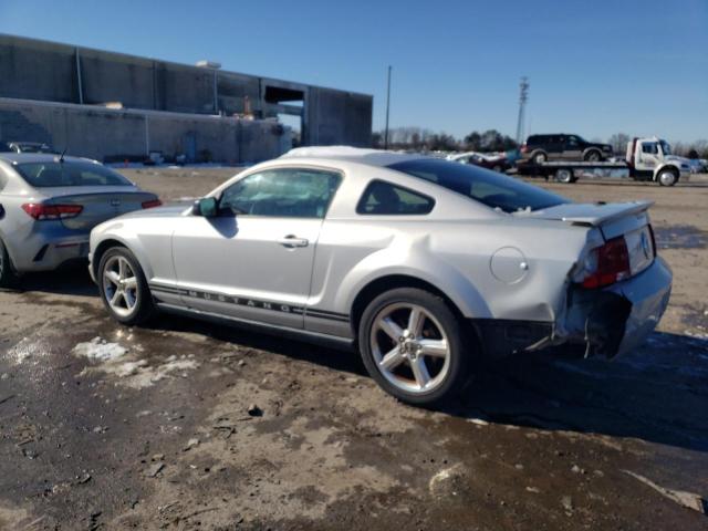 1ZVHT80N985130925 - 2008 FORD MUSTANG SILVER photo 2