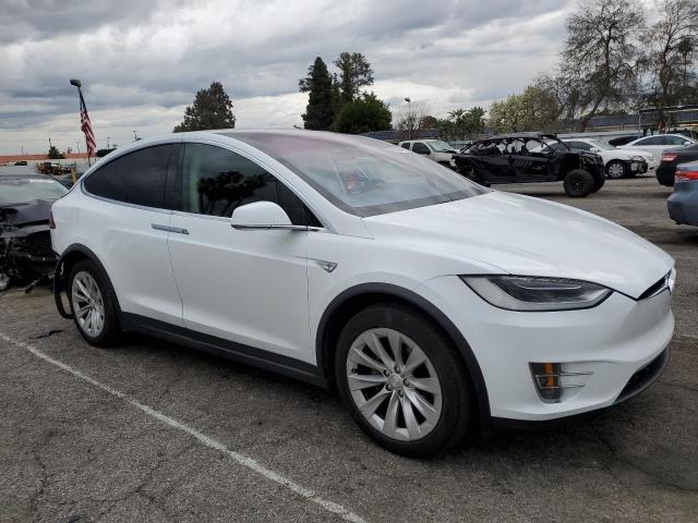 5YJXCBE25GF015102 - 2016 TESLA MODEL X WHITE photo 4