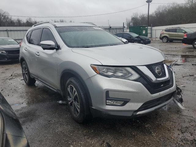 5N1AT2MV5HC776885 - 2017 NISSAN ROGUE SV SILVER photo 4