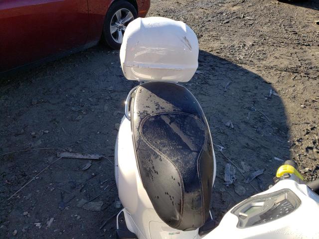 ZAPC536B4F5100766 - 2015 VESPA PRIMAVERA 50 4V IE WHITE photo 6