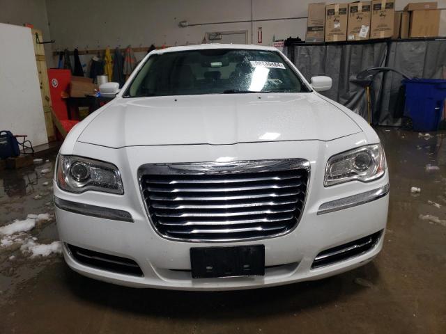 2C3CCAAG1DH732701 - 2013 CHRYSLER 300 WHITE photo 5