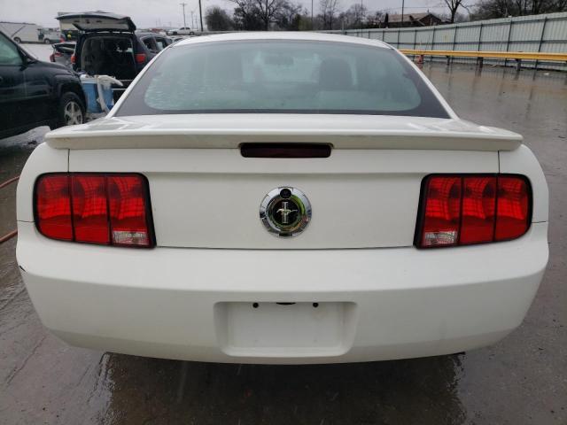 1ZVFT80N475333212 - 2007 FORD MUSTANG WHITE photo 6