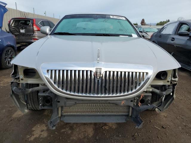 1LNHM81W44Y680111 - 2004 LINCOLN TOWN CAR EXECUTIVE SILVER photo 5